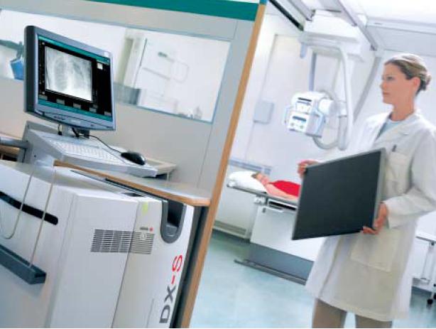 Vhodné workflow přímo ve vyšetřovně Efektivnější workflow redukuje dobu vyšetření Díky umístění NX přímo ve vyšetřovně není nutné, aby radiologický asistent opouštěl pacienta kvůli identifikaci nebo