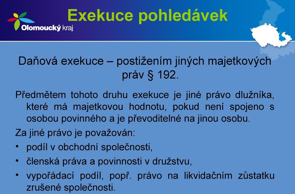 spojeno s osobou povinného a je převoditelné na jinou osobu.