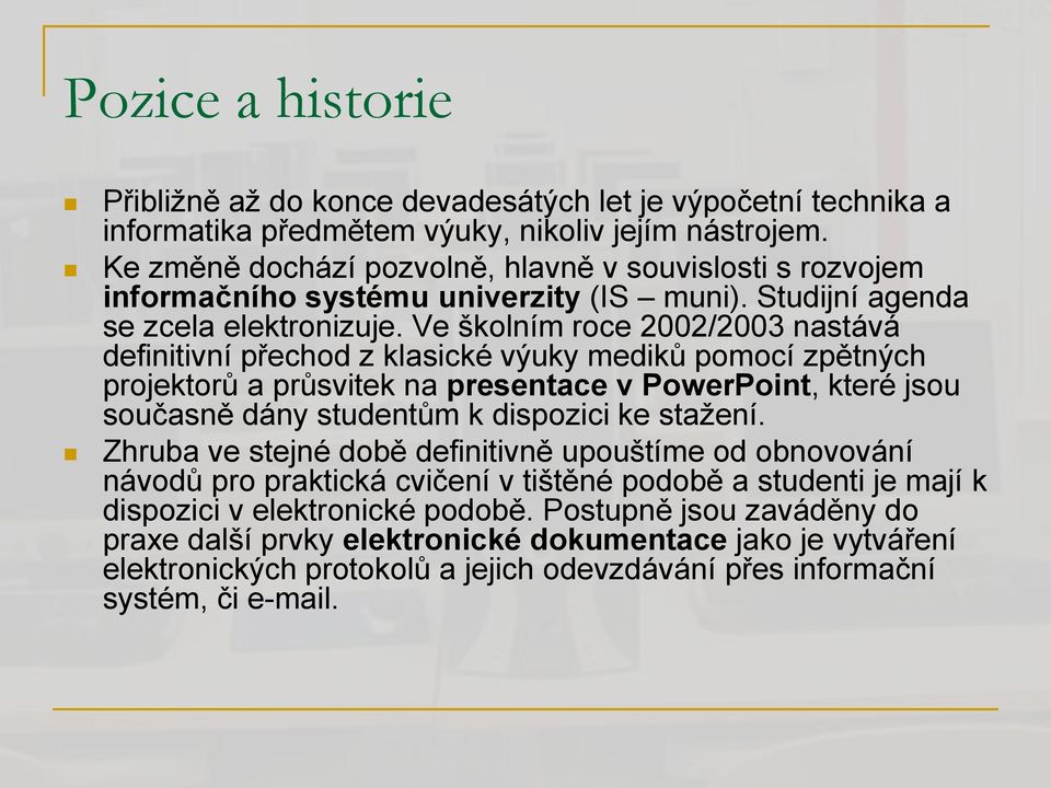 Ve školním roce 2002/2003 nastává definitivní přechod z klasické výuky mediků pomocí zpětných projektorů a průsvitek na presentace v PowerPoint, které jsou současně dány studentům k dispozici ke