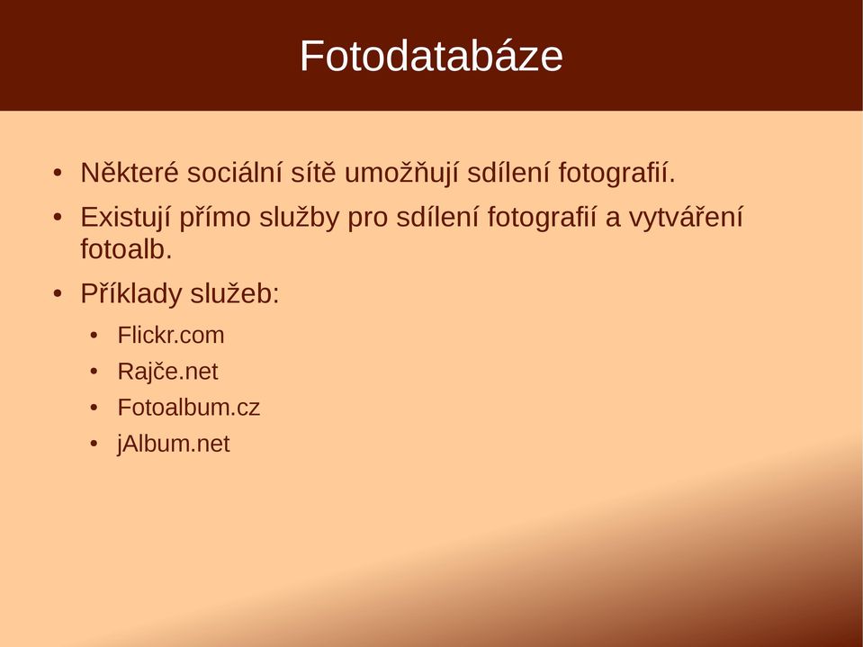 Existují přímo služby pro sdílení fotografií a