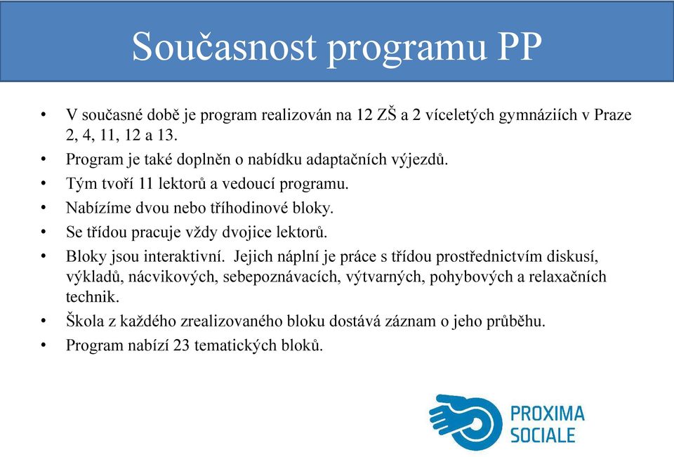 Se třídou pracuje vždy dvojice lektorů. Bloky jsou interaktivní.
