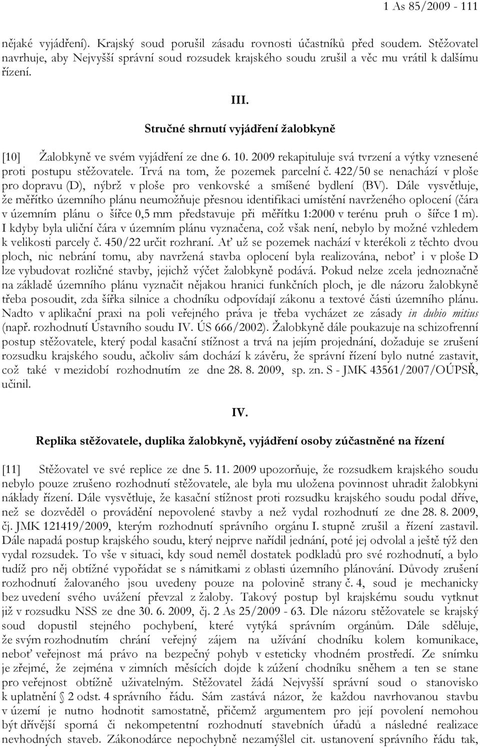 2009 rekapituluje svá tvrzení a výtky vznesené proti postupu stěžovatele. Trvá na tom, že pozemek parcelní č.