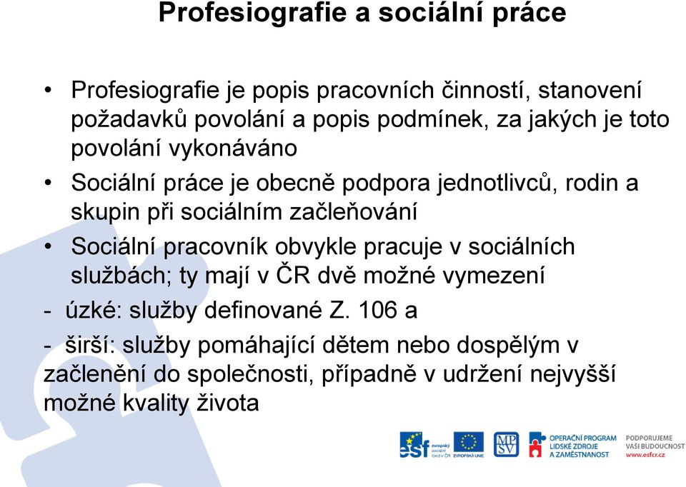 Sociální pracovník obvykle pracuje v sociálních službách; ty mají v ČR dvě možné vymezení - úzké: služby definované Z.