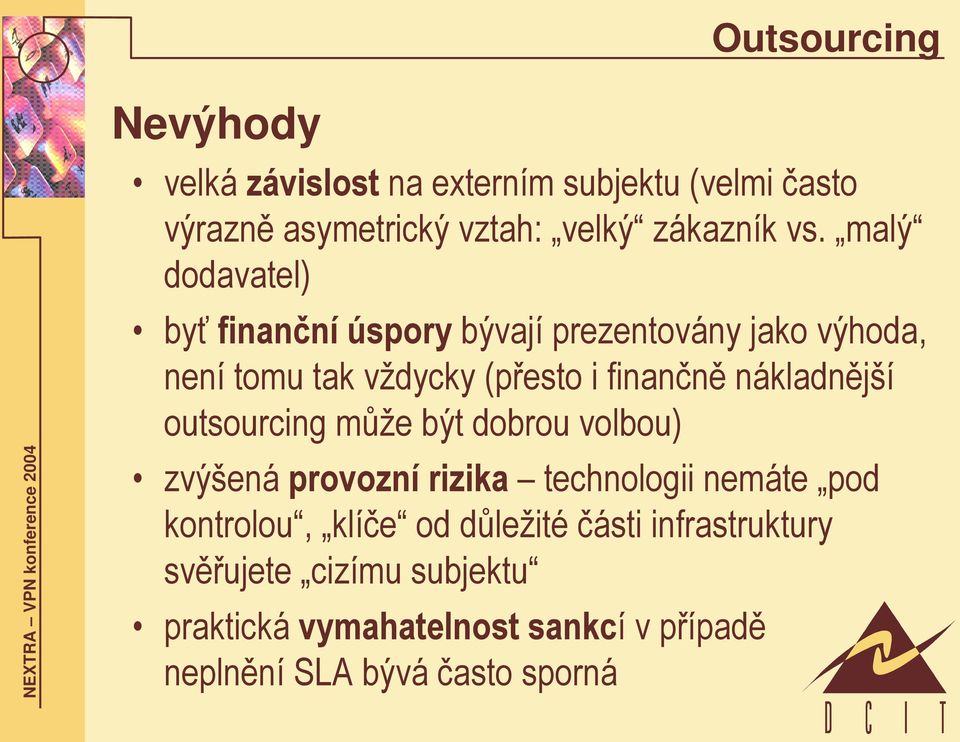 nákladnější outsourcing může být dobrou volbou) zvýšená provozní rizika technologii nemáte pod kontrolou, klíče od