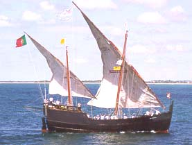 KARAVELA Objevuje se již ve 13. století v Portugalsku, avšak největšího rozmachu dosáhly karavely v 15. století. Název lodi byl pravděpodobně odvozen od řeckého slova 'karabos', což znamená 'malá loď'.