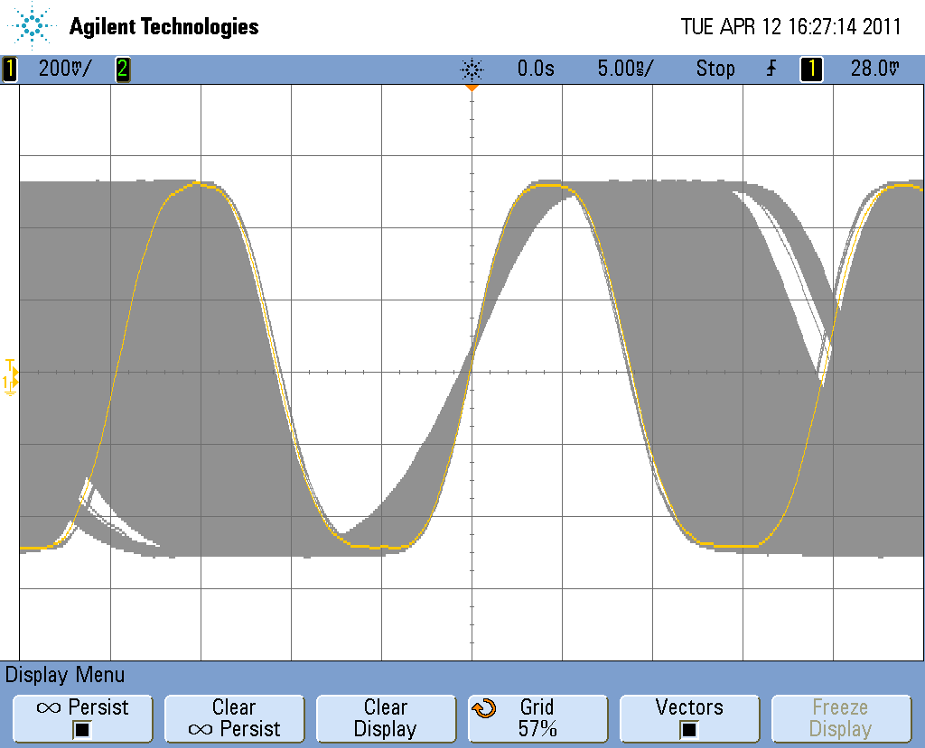 Na obrázku 5 je potom zobrazen testovací signál vyslaný spektrálním analyzátorem Agilent CSA N1996A pomocí digitálního osciloskopu Agilent DSO 3062A s aktivovanou funkcí paměťové obrazovky.