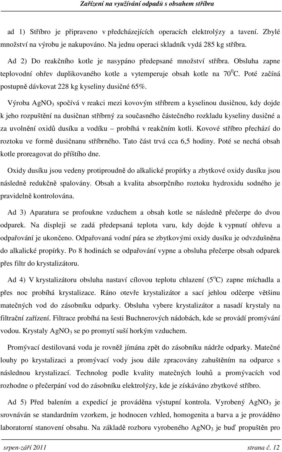 Poté začíná postupně dávkovat 228 kg kyseliny dusičné 65%.