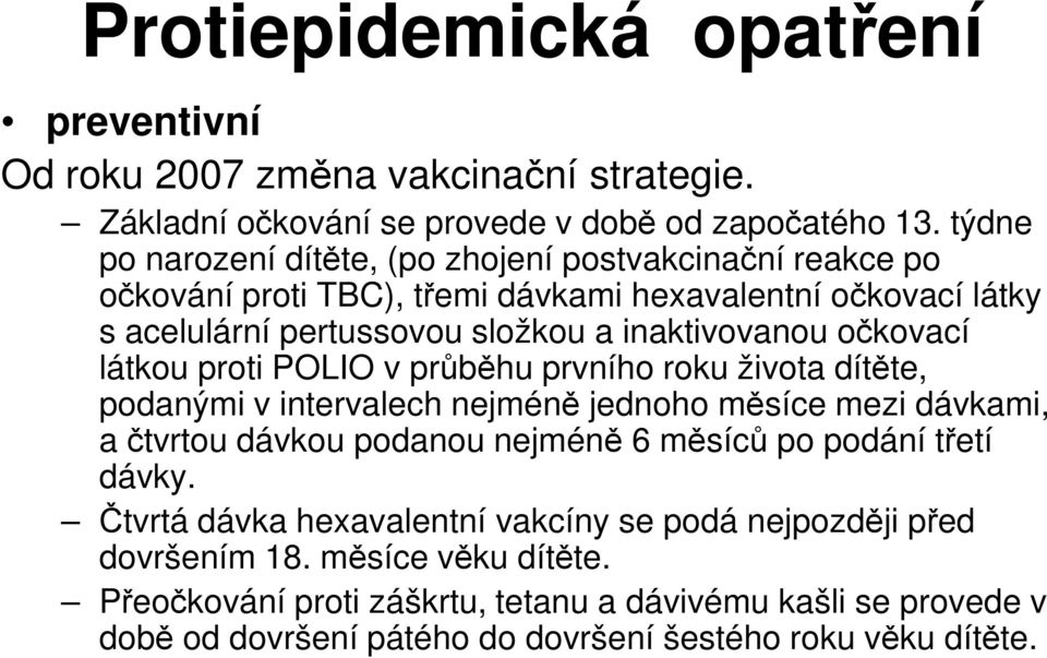 očkovací látkou proti POLIO v průběhu prvního roku života dítěte, podanými v intervalech nejméně jednoho měsíce mezi dávkami, a čtvrtou dávkou podanou nejméně 6 měsíců po podání
