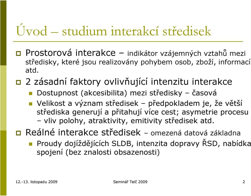 větší střediska generují a přitahují více cest; asymetrie procesu vliv polohy, atraktivity, emitivity středisek atd.