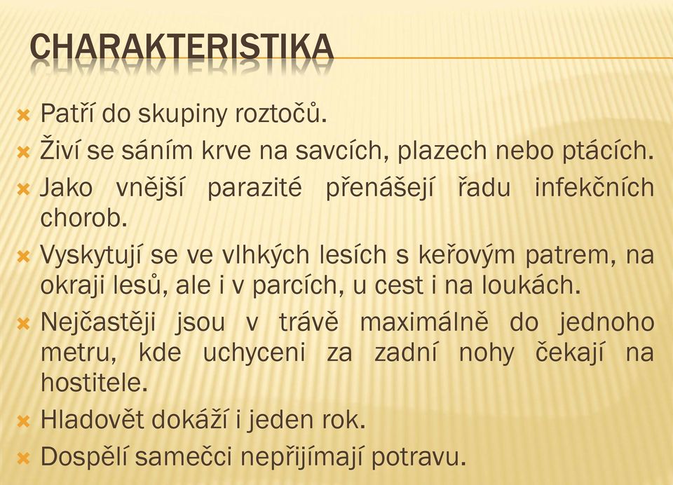 Vyskytují se ve vlhkých lesích s keřovým patrem, na okraji lesů, ale i v parcích, u cest i na loukách.