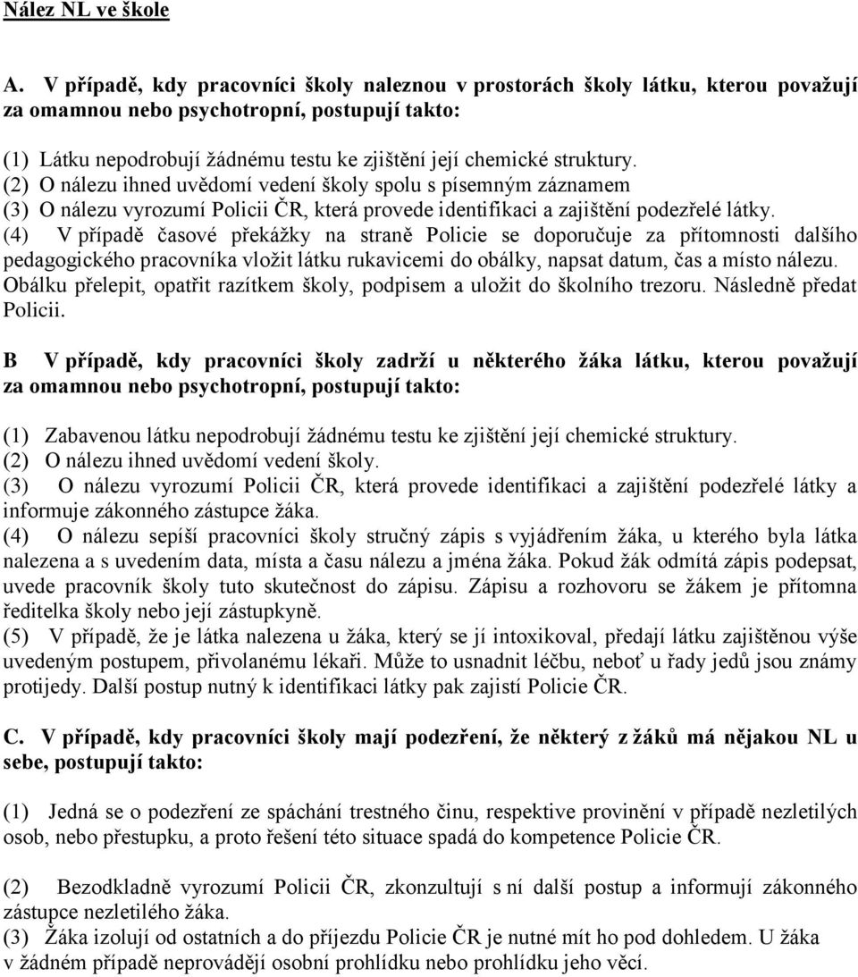 struktury. (2) O nálezu ihned uvědomí vedení školy spolu s písemným záznamem (3) O nálezu vyrozumí Policii ČR, která provede identifikaci a zajištění podezřelé látky.