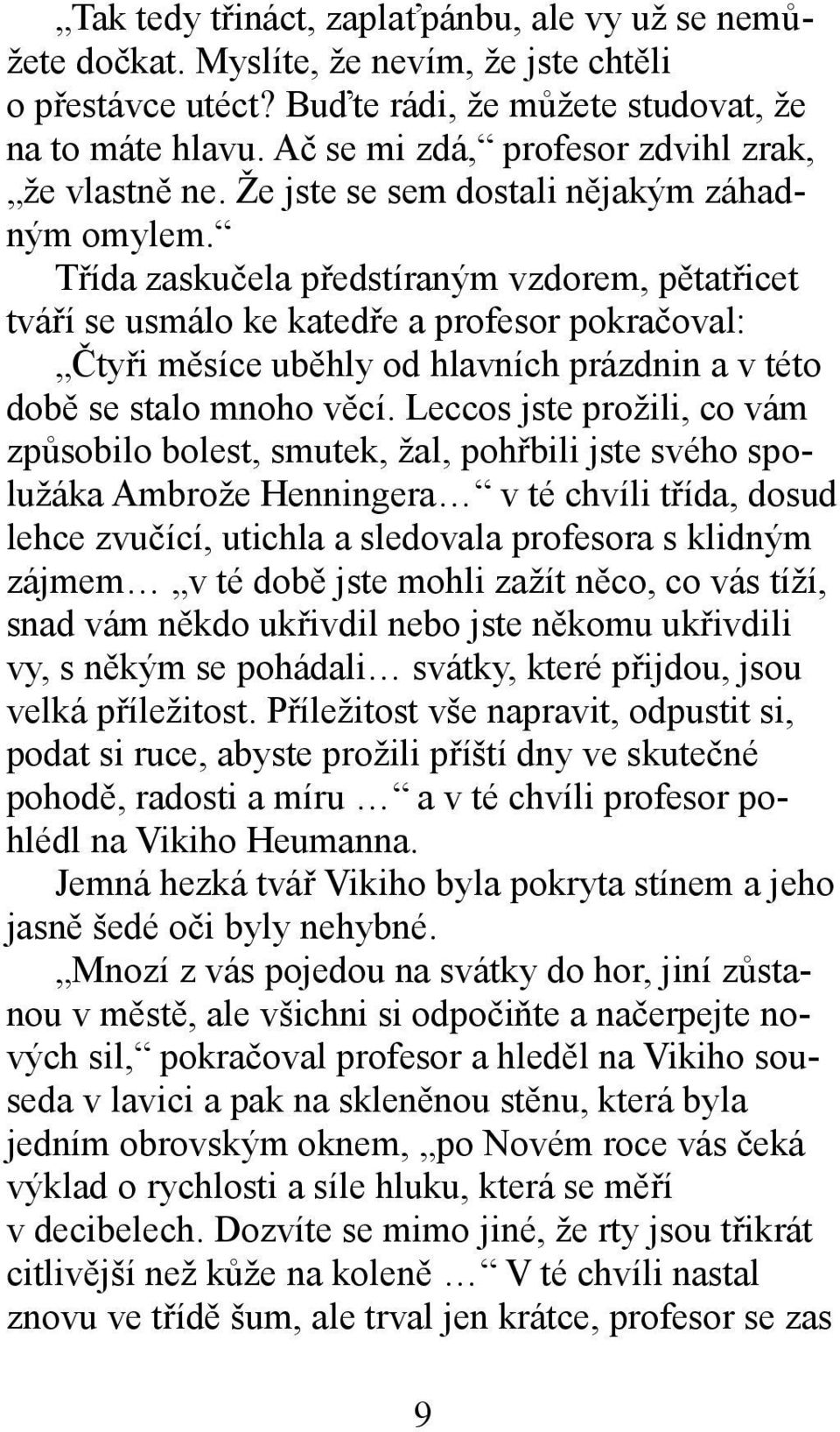 Třída zaskučela předstíraným vzdorem, pětatřicet tváří se usmálo ke katedře a profesor pokračoval: Čtyři měsíce uběhly od hlavních prázdnin a v této době se stalo mnoho věcí.