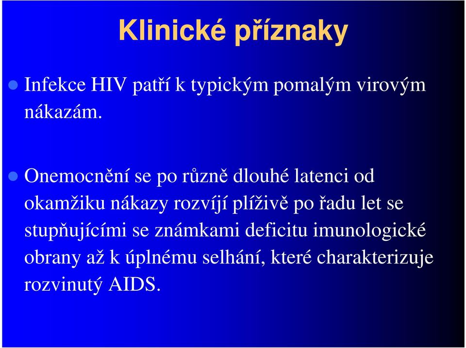 od okamžiku nákazy rozvíjí plíživě po řadu let se stupňujícími se známkami