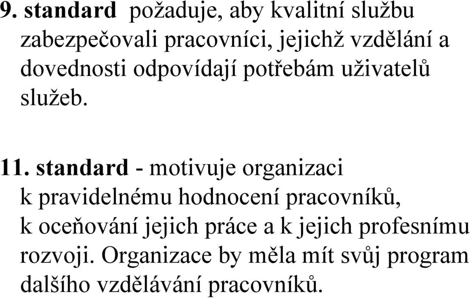 standard - motivuje organizaci k pravidelnému hodnocení pracovníků, koceňování