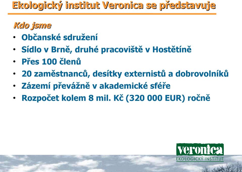 členů 20 zaměstnanců, desítky externistů a dobrovolníků Zázemí