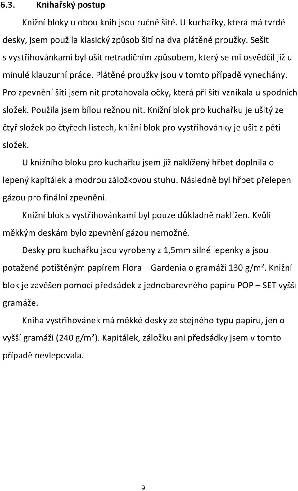 Pro zpevnění šití jsem nit protahovala očky, která při šití vznikala u spodních složek. Použila jsem bílou režnou nit.