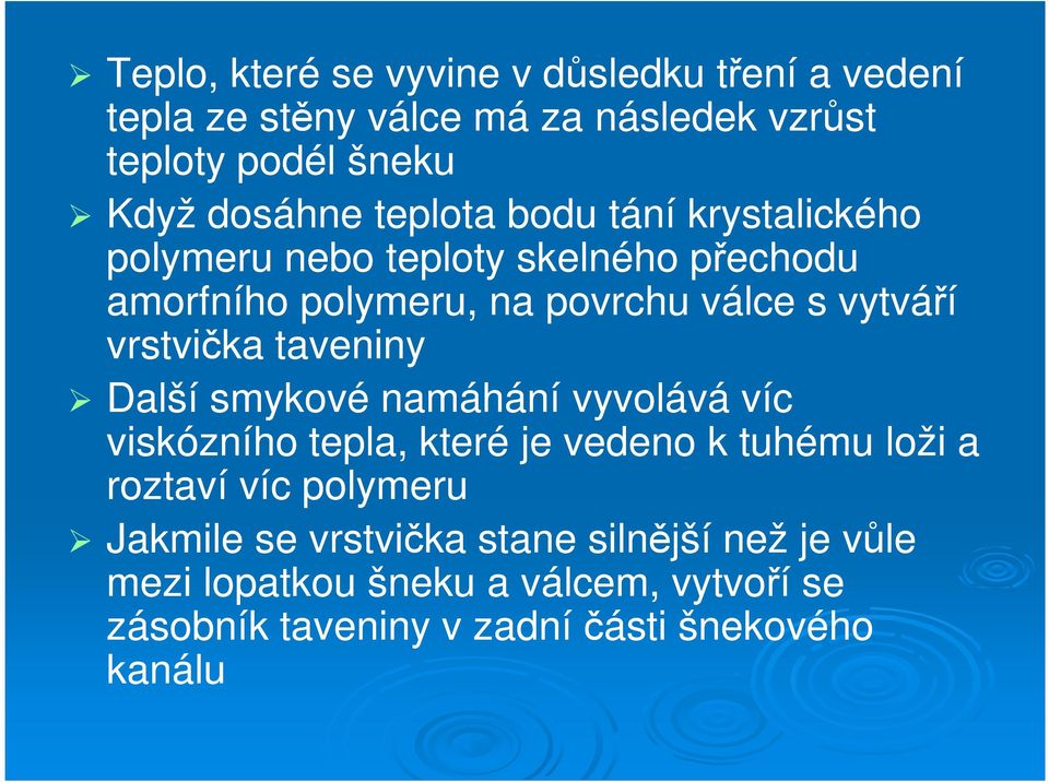 vrstvička taveniny Další smykové namáhání vyvolává víc viskózního tepla, které je vedeno k tuhému loži a roztaví víc polymeru