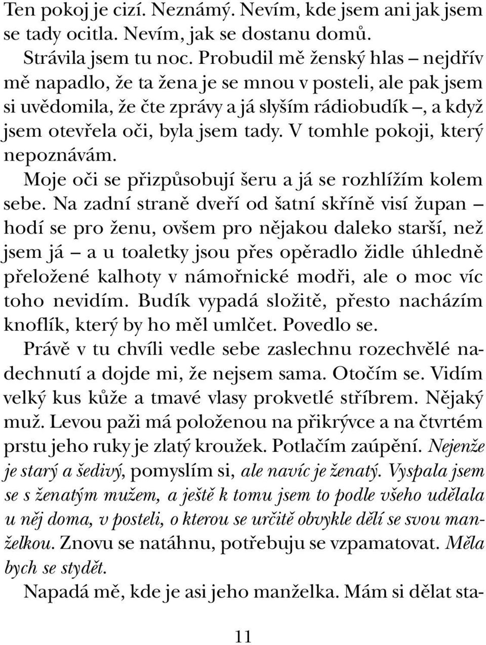 V tomhle pokoji, kter nepoznávám. Moje oãi se pfiizpûsobují eru a já se rozhlíïím kolem sebe.