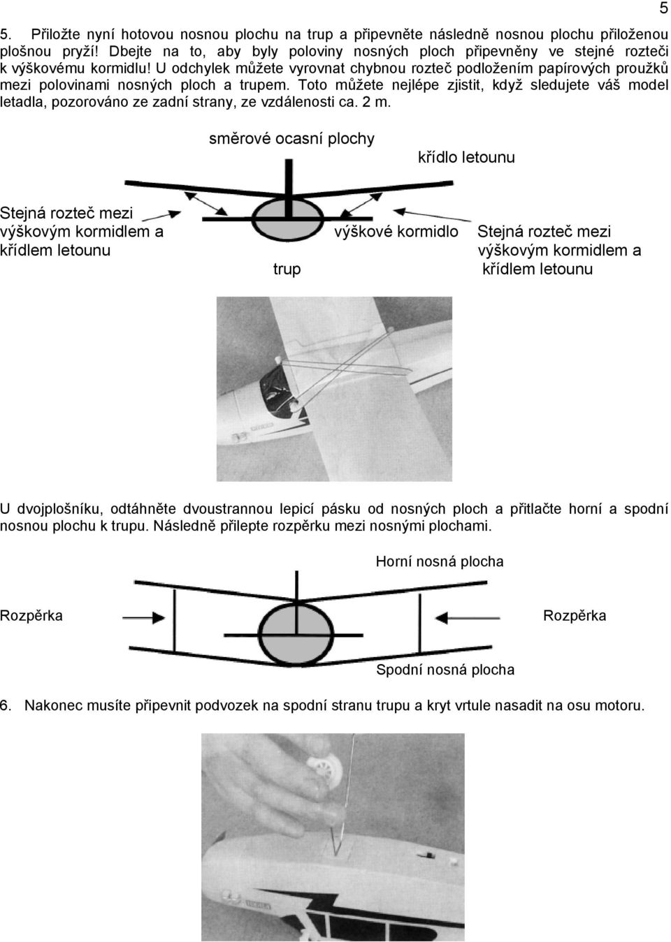 U odchylek můžete vyrovnat chybnou rozteč podložením papírových proužků mezi polovinami nosných ploch a trupem.