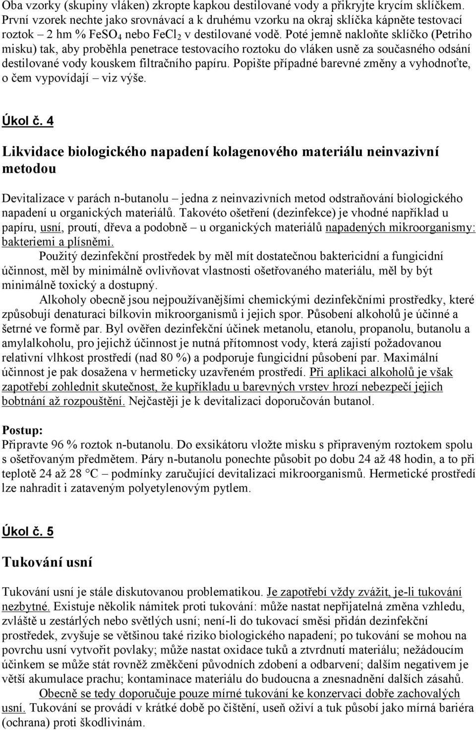 Poté jemně nakloňte sklíčko (Petriho misku) tak, aby proběhla penetrace testovacího roztoku do vláken usně za současného odsání destilované vody kouskem filtračního papíru.