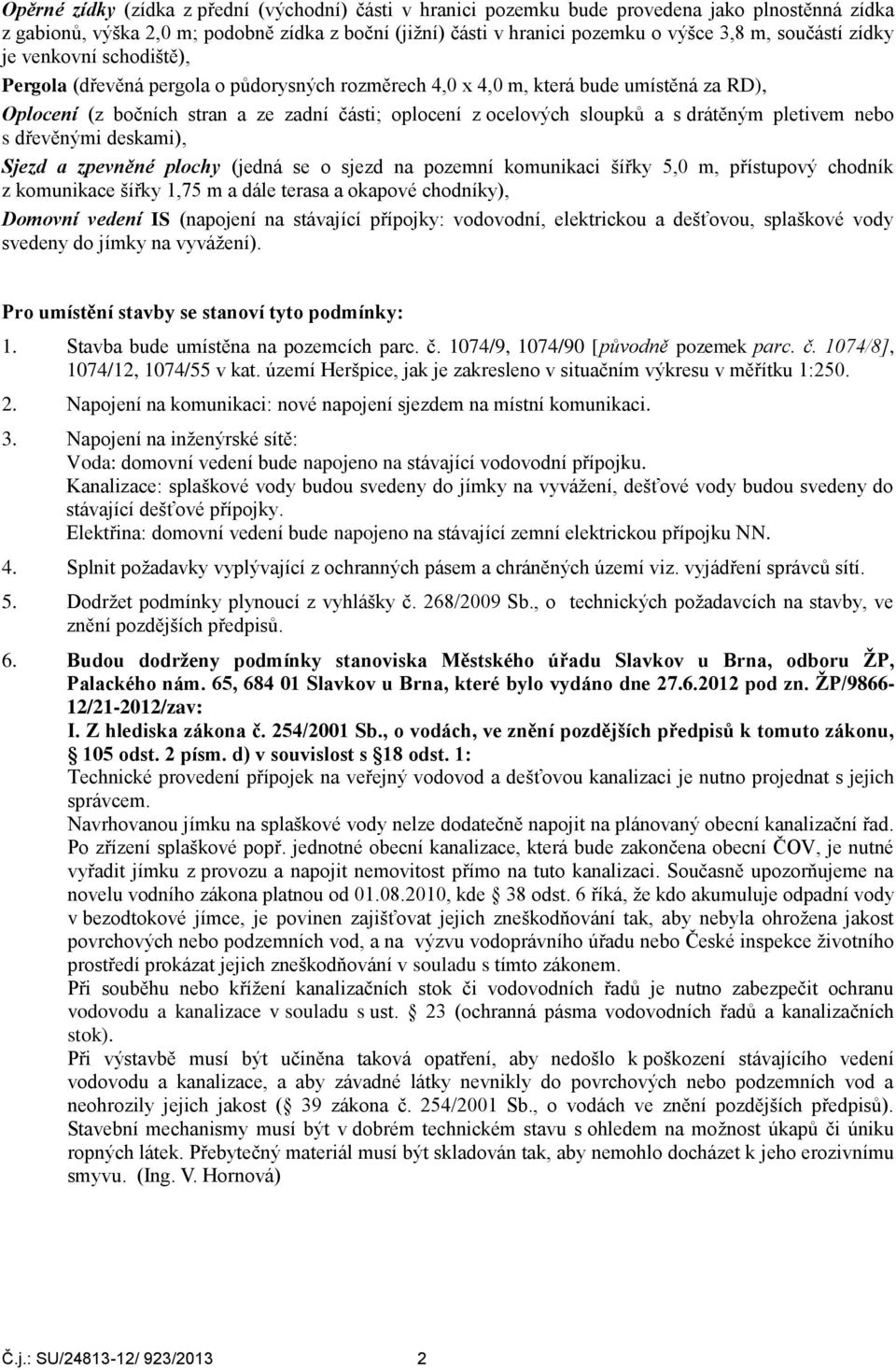 sloupků a s drátěným pletivem nebo s dřevěnými deskami), Sjezd a zpevněné plochy (jedná se o sjezd na pozemní komunikaci šířky 5,0 m, přístupový chodník z komunikace šířky 1,75 m a dále terasa a