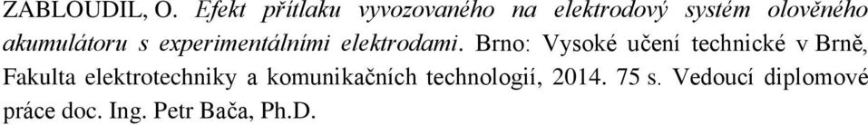akumulátoru s experimentálními elektrodami.