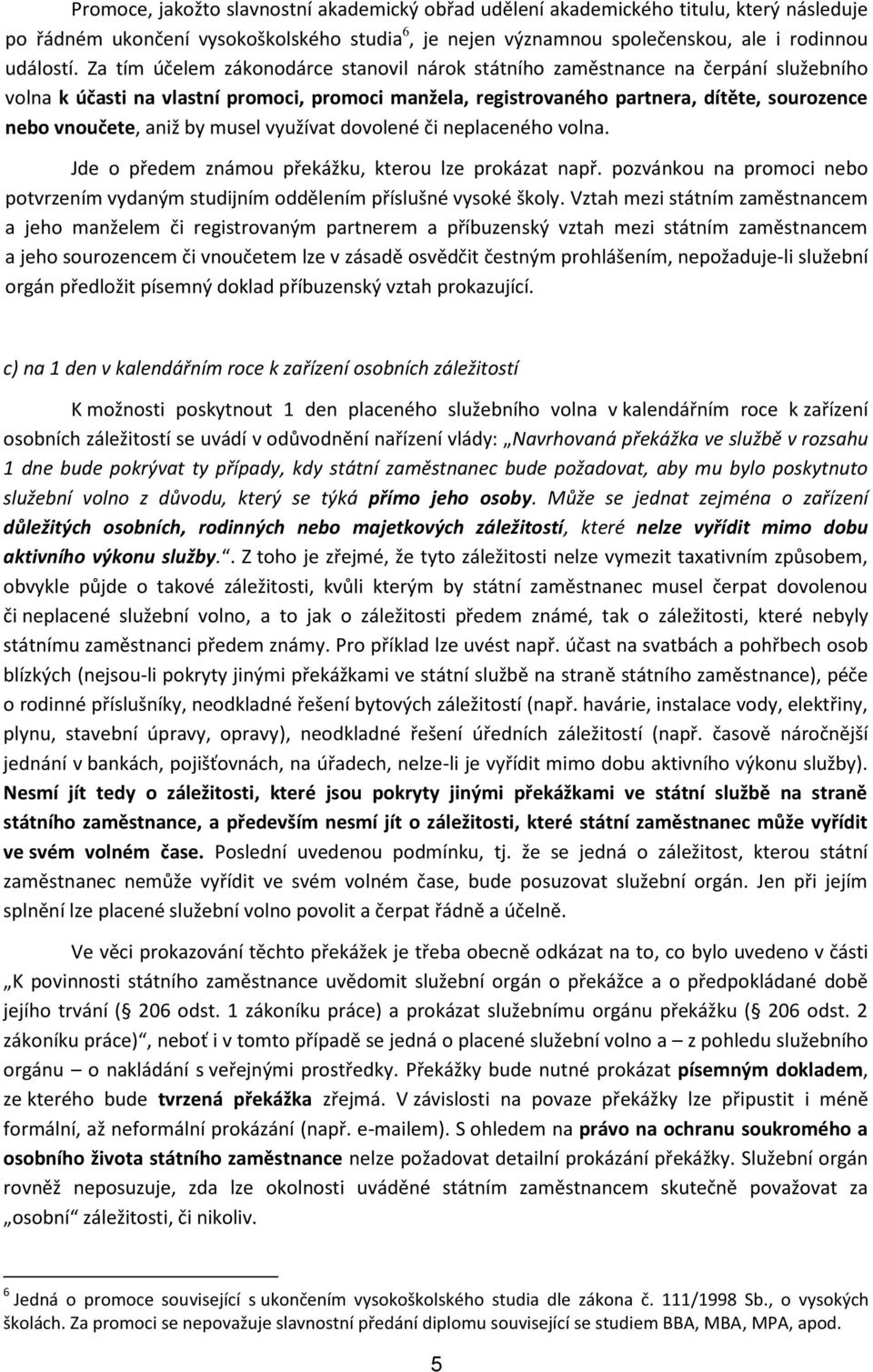 by musel využívat dovolené či neplaceného volna. Jde o předem známou překážku, kterou lze prokázat např. pozvánkou na promoci nebo potvrzením vydaným studijním oddělením příslušné vysoké školy.