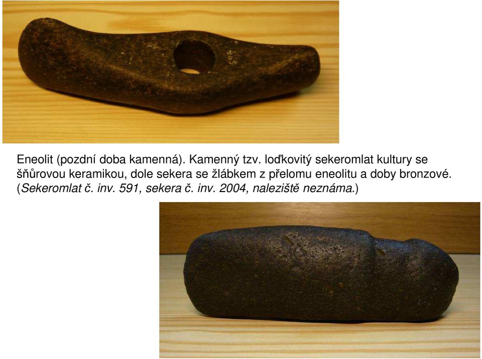 dole sekera se žlábkem z přelomu eneolitu a doby