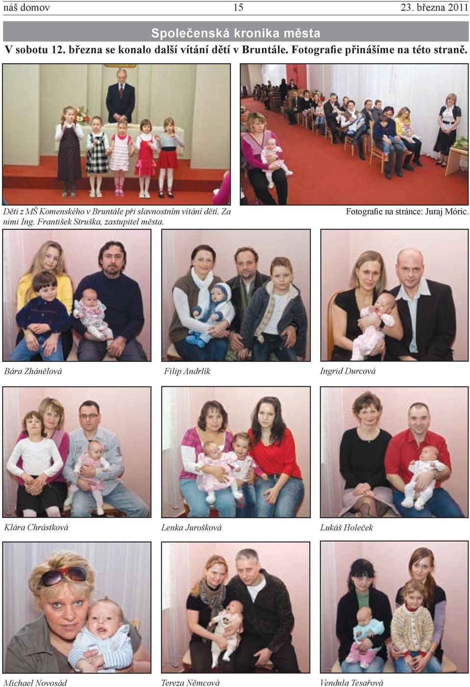 Děti z MŠ Komenského v Bruntále při slavnostním vítání dětí. Za nimi Ing. František Struška, zastupitel města.