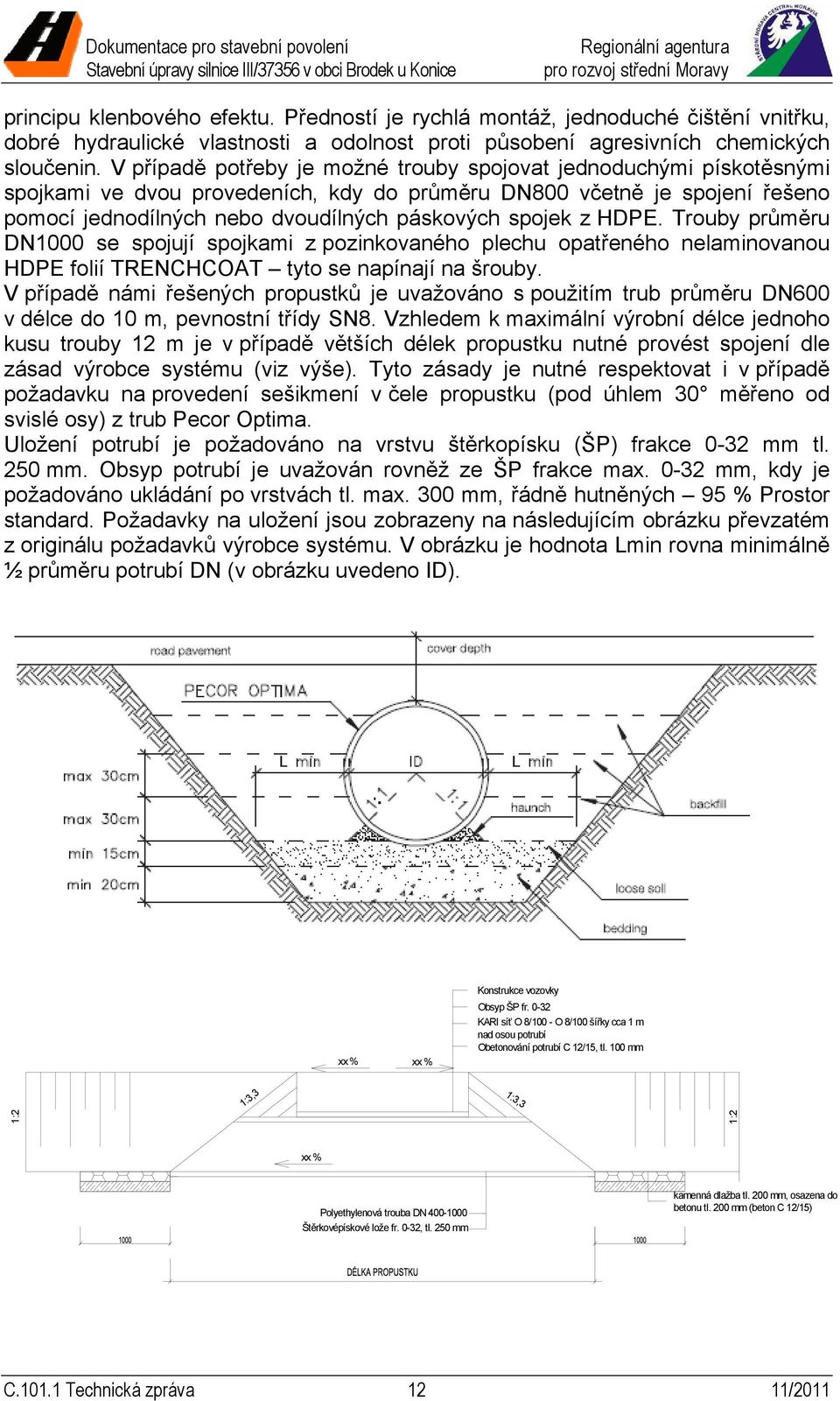 z HDPE. Trouby průměru DN1000 se spojují spojkami z pozinkovaného plechu opatřeného nelaminovanou HDPE folií TRENCHCOAT tyto se napínají na šrouby.