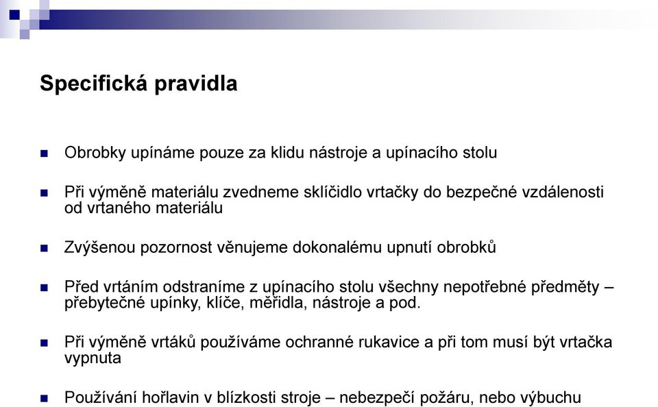 odstraníme z upínacího stolu všechny nepotřebné předměty přebytečné upínky, klíče, měřidla, nástroje a pod.