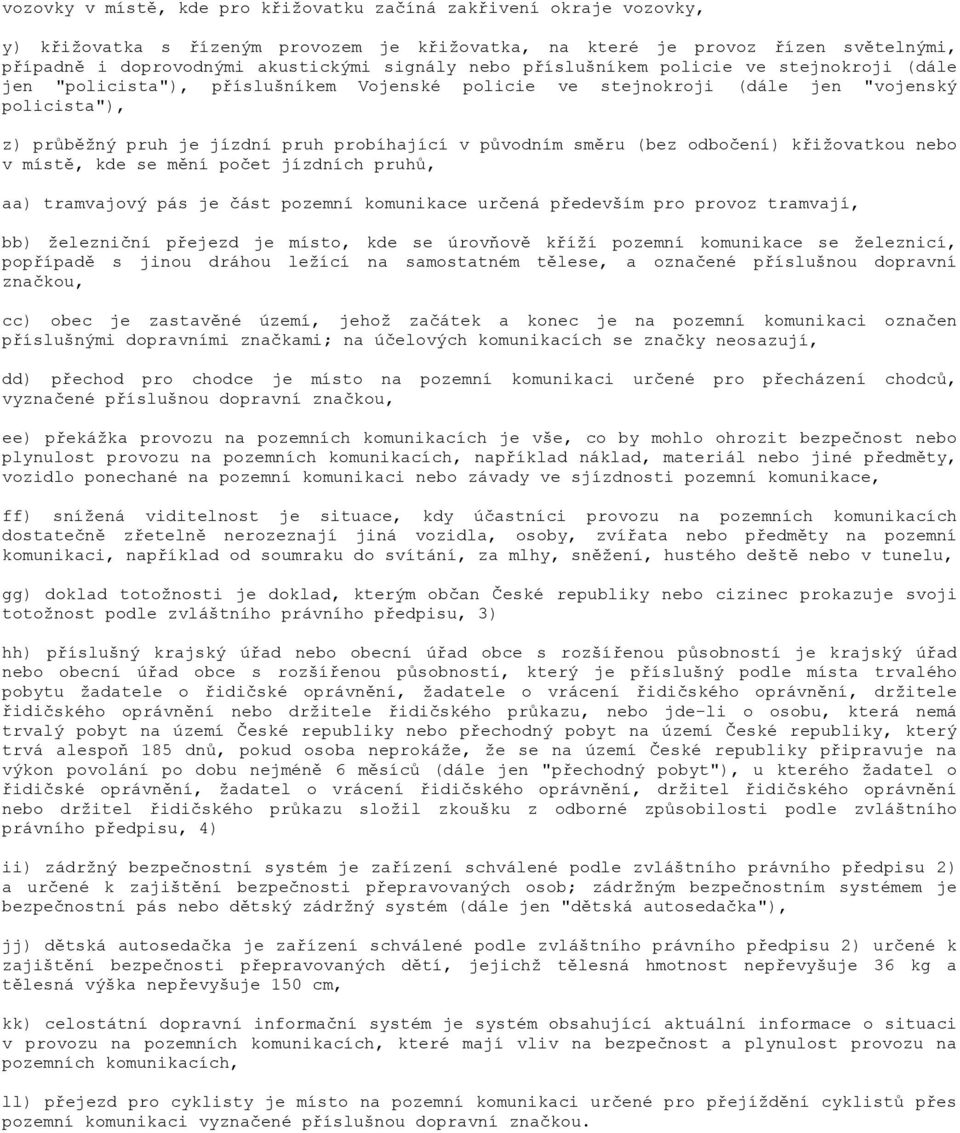 směru (bez odbočení) křižovatkou nebo v místě, kde se mění počet jízdních pruhů, aa) tramvajový pás je část pozemní komunikace určená především pro provoz tramvají, bb) železniční přejezd je místo,