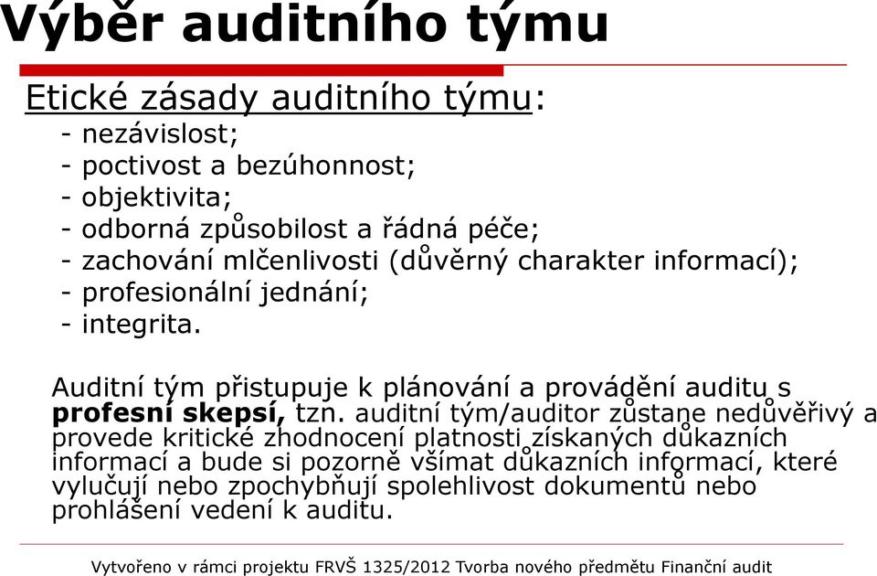 Auditní tým přistupuje k plánování a provádění auditu s profesní skepsí, tzn.