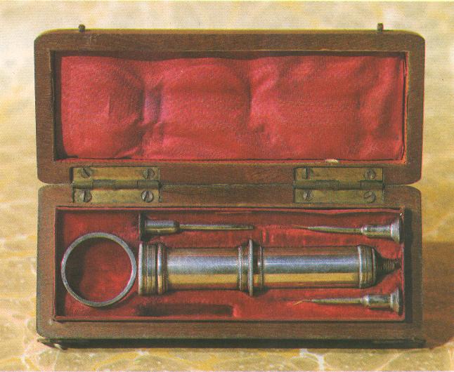 Kronika medicíny, Fortuna Print, Praha 1994, str.274 Injekční stříkačka 1853 - C.G.