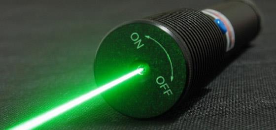 Různé lasery Ochranu zdraví hlídá zákon, ale co oslnění?