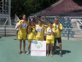 10. česká letní speciální olympiáda v Praze Ve dnech 1. - 4.července se 6 našich sportovců za doprovodu Zuzky Knížové a Markéty Špalové zúčastnilo 10.české letní speciální olympiády v Praze.
