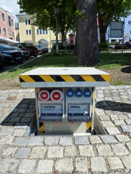 projekt v Grafenau (náměstí - Německo) Proč ve výběrovém řízení zvítězil SITEL? 1. dimenzování na 63 A 2. více chráničů než 1 3.