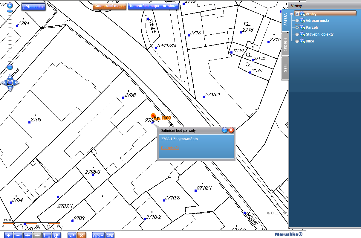 Po kliknutí na tlačítko Zobrazit v mapě se Vám zobrazí grafický webový klient Marushka, kde je jasně vidět, na které parcele daný stavební objekt leží. Popřípadě si lze zobrazit Vrstvy > Parcely.
