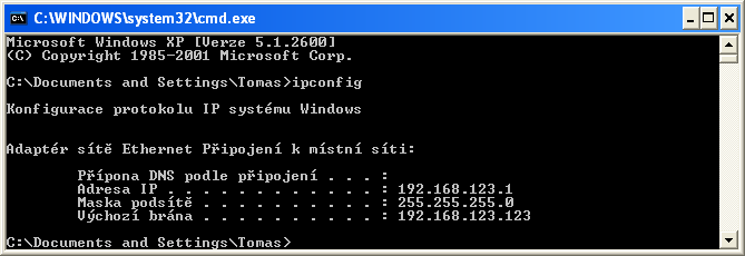 Otevřete příkazový řádek DOSu: klikněte na START (hlavní panel), Spustit..., do dialogového řádku vepište cmd Objeví se textové okno s černým podkladem, podobně jako na obr. 16 Napište ipconfig.