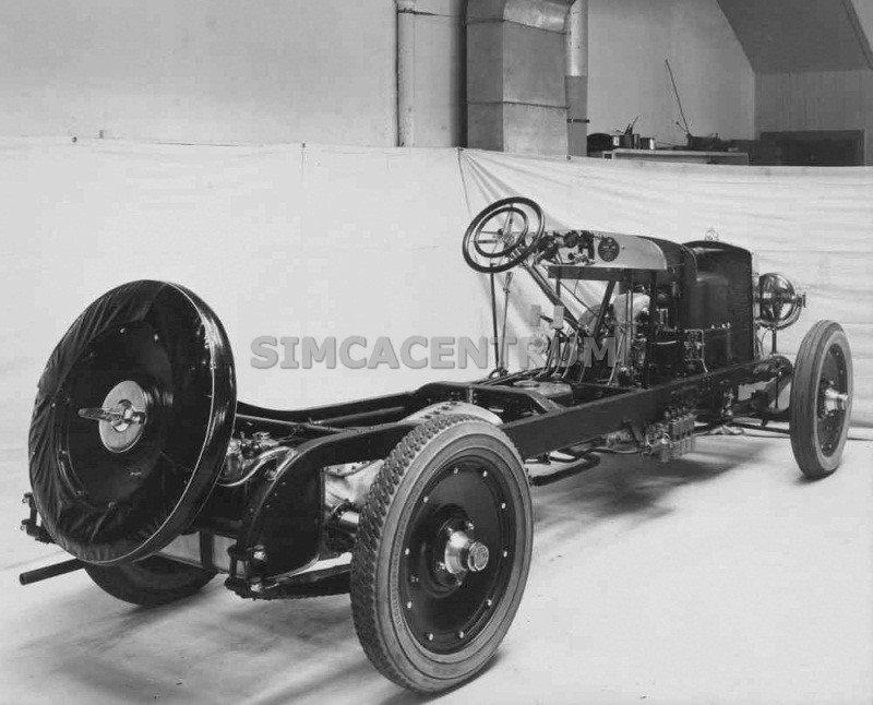 Stanley Steamer r. 1910 po dojezdu z veteránské jízdy.