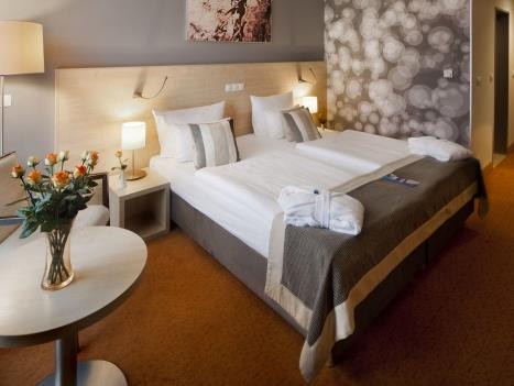 AKČNÍ NABÍDKA AQUAPALACE PRAHA 1 noc v Aquapalace Hotel Prague = 2 dny zábava 102 EUR / dvoulůžkový pokoj (možnost přistýlky pro dítě do 5,99 let