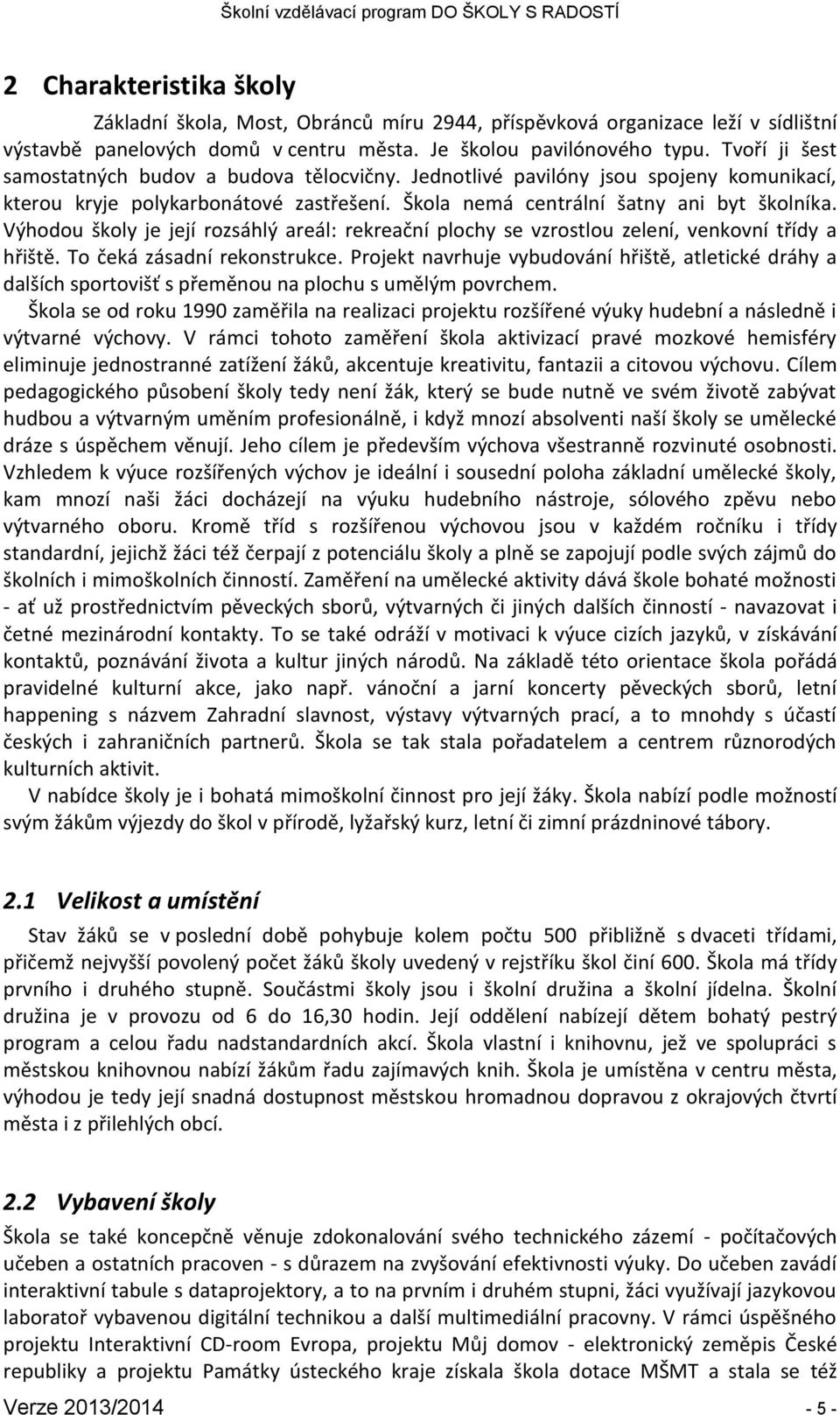 Výhodou školy je její rozsáhlý areál: rekreační plochy se vzrostlou zelení, venkovní třídy a hřiště. To čeká zásadní rekonstrukce.