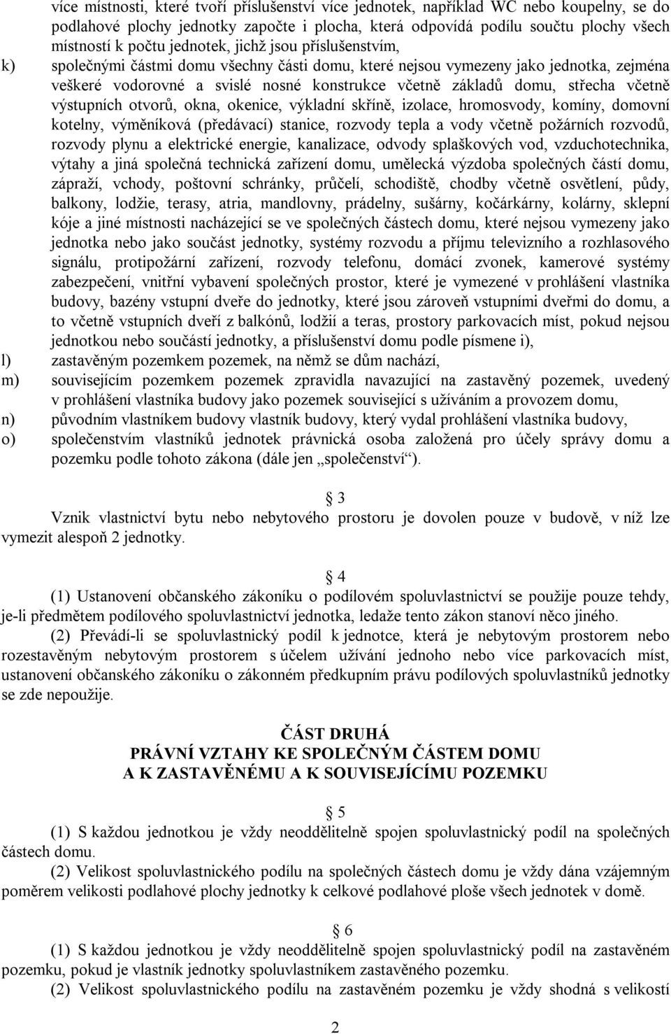 střecha včetně výstupních otvorů, okna, okenice, výkladní skříně, izolace, hromosvody, komíny, domovní kotelny, výměníková (předávací) stanice, rozvody tepla a vody včetně požárních rozvodů, rozvody