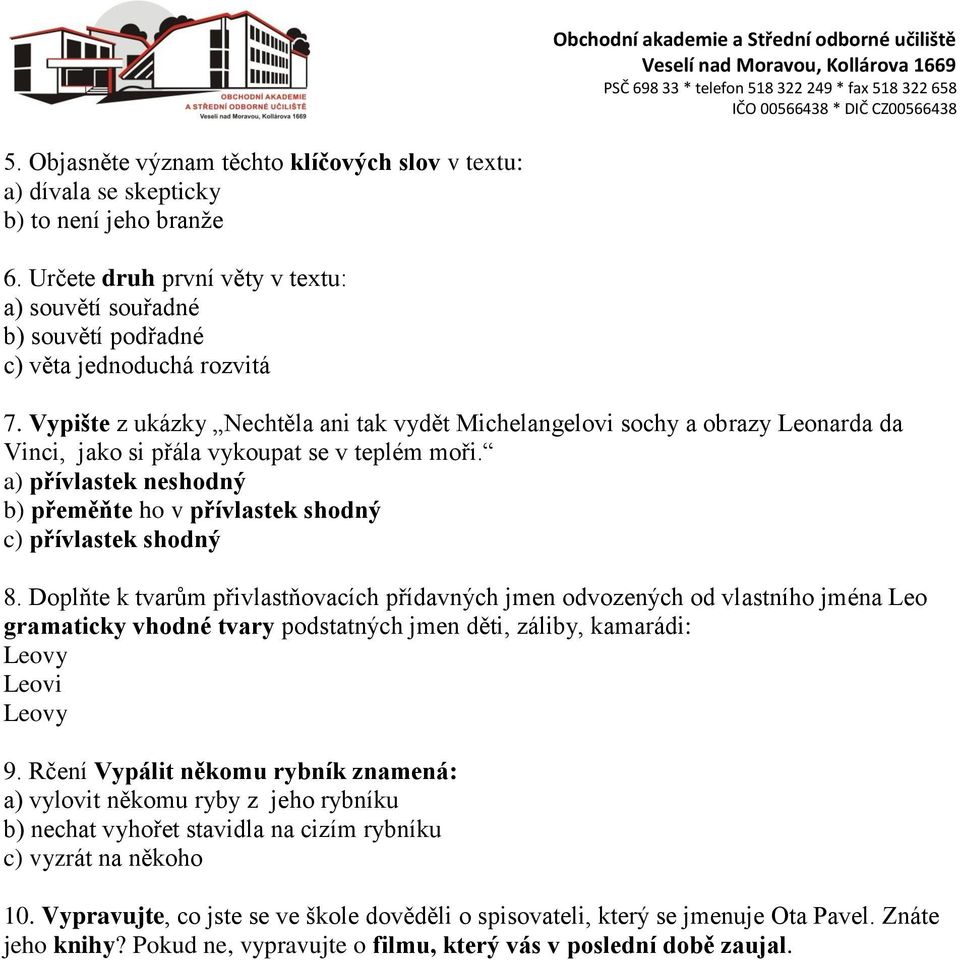 Vypište z ukázky Nechtěla ani tak vydět Michelangelovi sochy a obrazy Leonarda da Vinci, jako si přála vykoupat se v teplém moři.