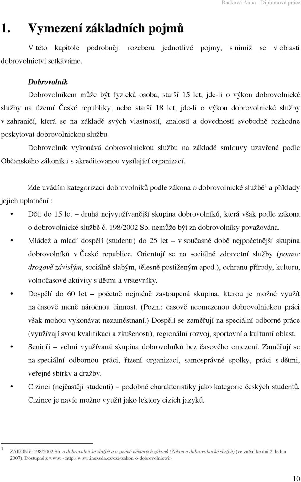 která se na základě svých vlastností, znalostí a dovedností svobodně rozhodne poskytovat dobrovolnickou službu.