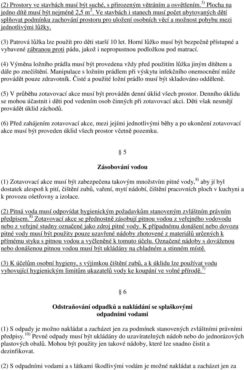 (3) Patrová lůžka lze použít pro děti starší 10 let. Horní lůžko musí být bezpečně přístupné a vybavené zábranou proti pádu, jakož i nepropustnou podložkou pod matrací.