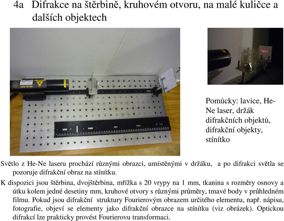 K dispozici jsou štěrbina, dvojštěrbina, mřížka s 20 vrypy na 1 mm, tkanina s rozměry osnovy a útku kolem jedné desetiny mm, kruhové otvory s různými průměry, tmavé body v