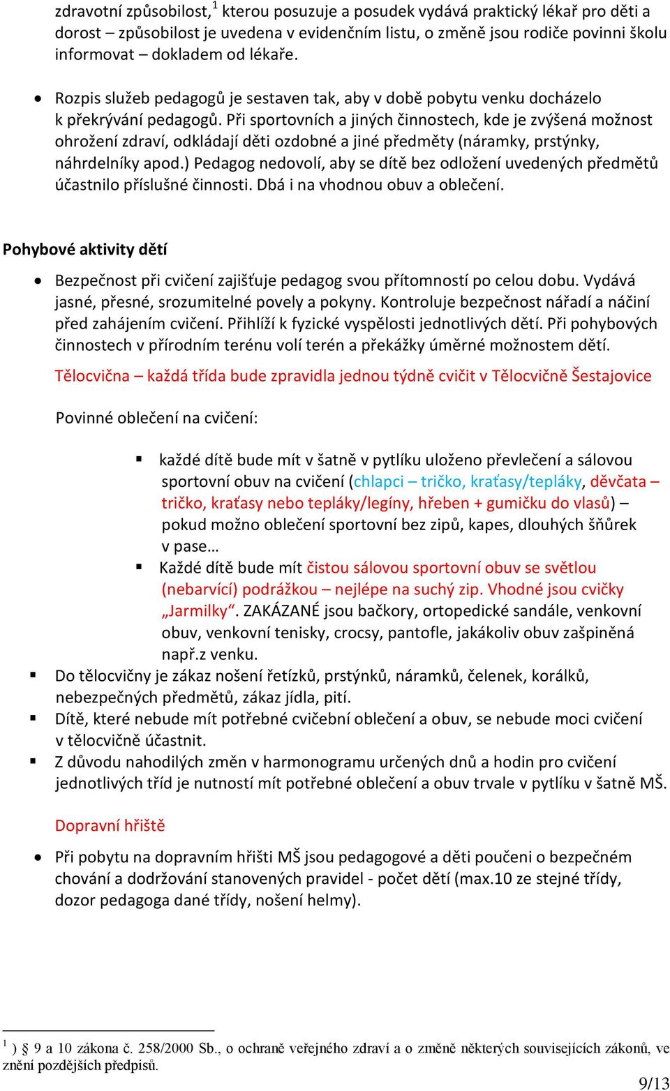 Při sportovních a jiných činnostech, kde je zvýšená možnost ohrožení zdraví, odkládají děti ozdobné a jiné předměty (náramky, prstýnky, náhrdelníky apod.