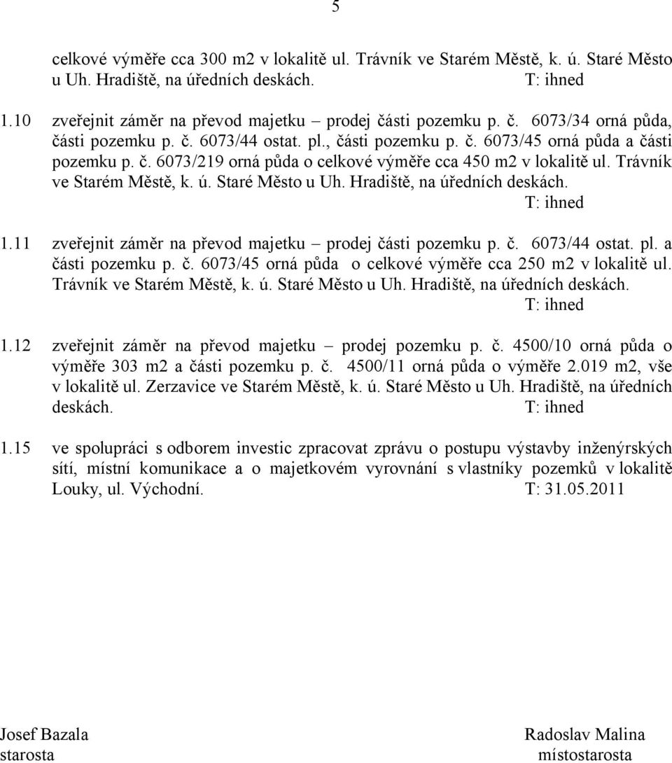 Trávník ve Starém Městě, k. ú. Staré Město u Uh. Hradiště, na úředních deskách. 1.11 zveřejnit záměr na převod majetku prodej části pozemku p. č. 6073/44 ostat. pl. a části pozemku p. č. 6073/45 orná půda o celkové výměře cca 250 m2 v lokalitě ul.