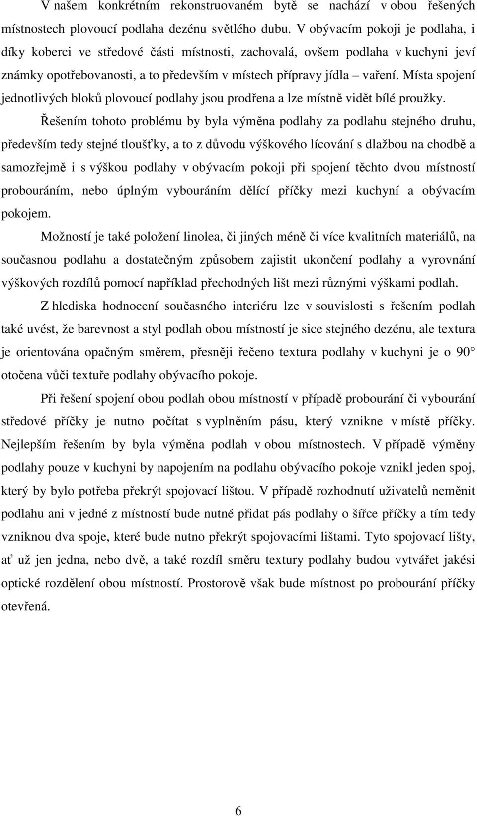 Místa spojení jednotlivých bloků plovoucí podlahy jsou prodřena a lze místně vidět bílé proužky.